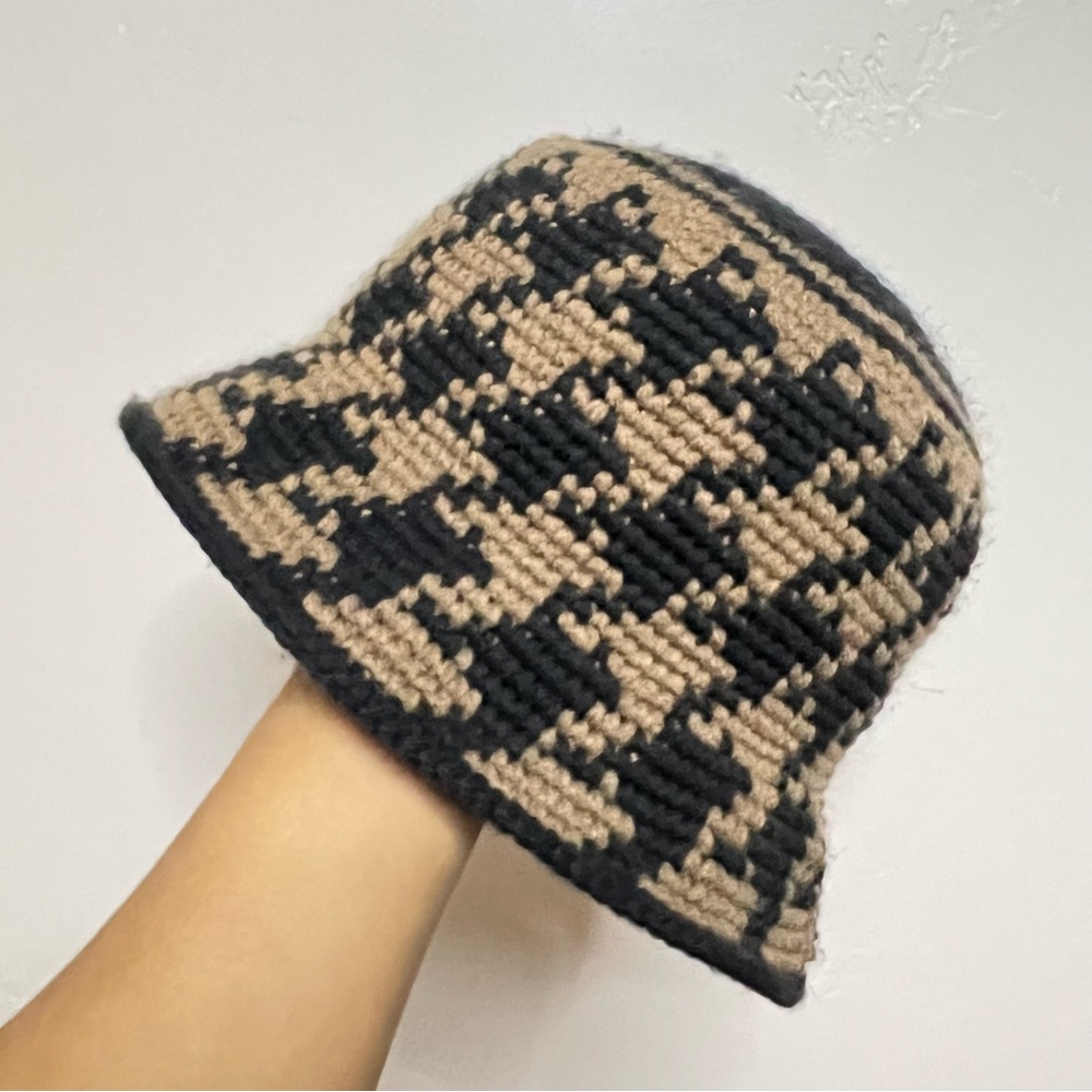 BUCKET HAT